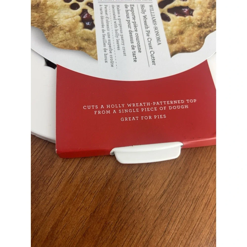 Williams Sonoma Holly Wreath Pie Crust Cutter 12 inch NEW